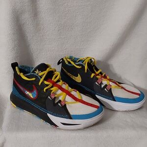 Nike Kyrie Flytrap 6 Basketball Shoes Black White Multicolor Size 7Y EUC w/box